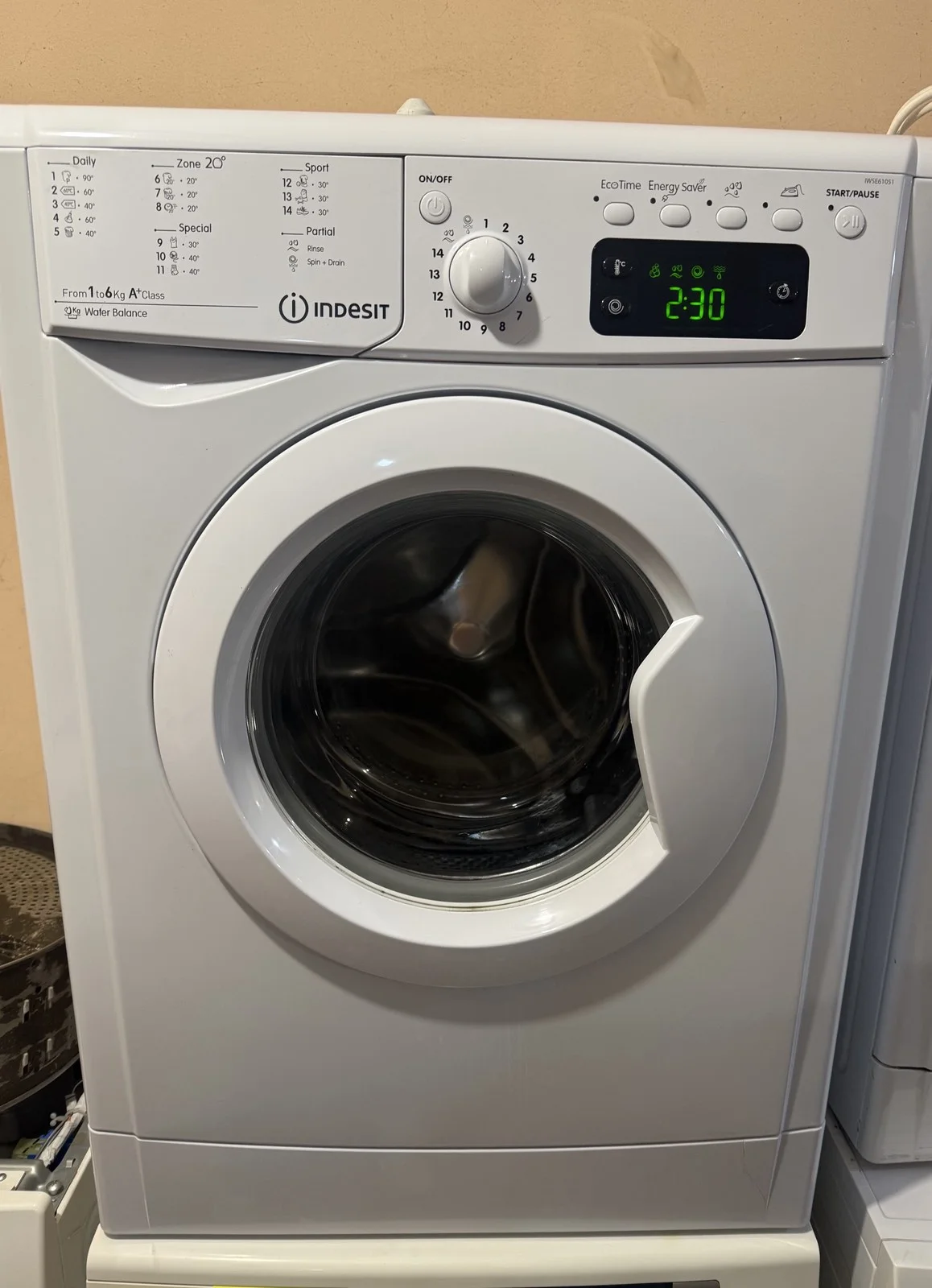 Пральна машина Indesit IWSE 51061 б/в на 6 кг у хорошому стані